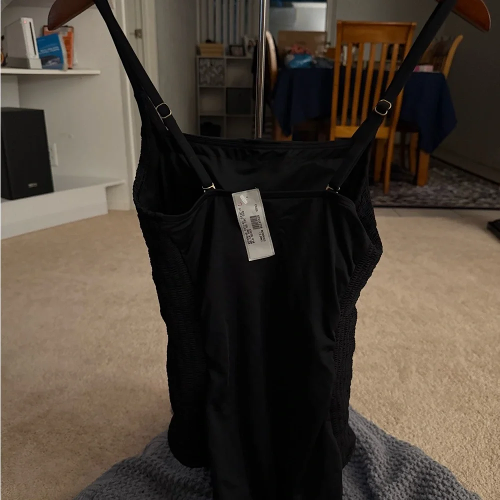 NWT Women’s Lands' End Small Long Black Multi-way,Adj.Straps,One Pc. Swim - Picture 4 of 6